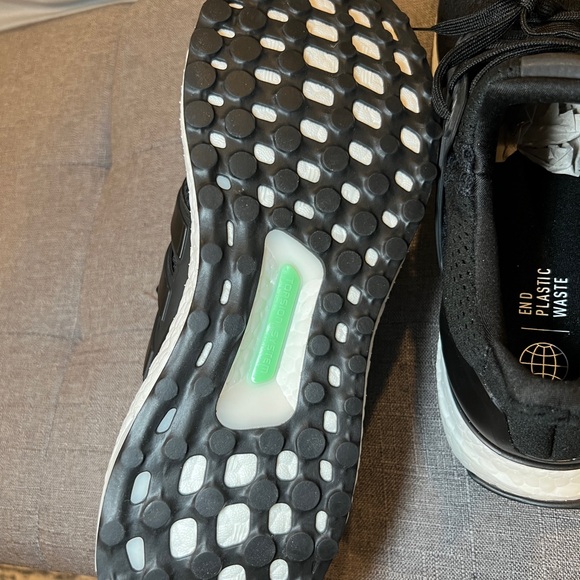 Adidas Ultraboost DNA 1.0 Black White Running Shoe Men's 10 HQ4201 New - Picture 5 of 7